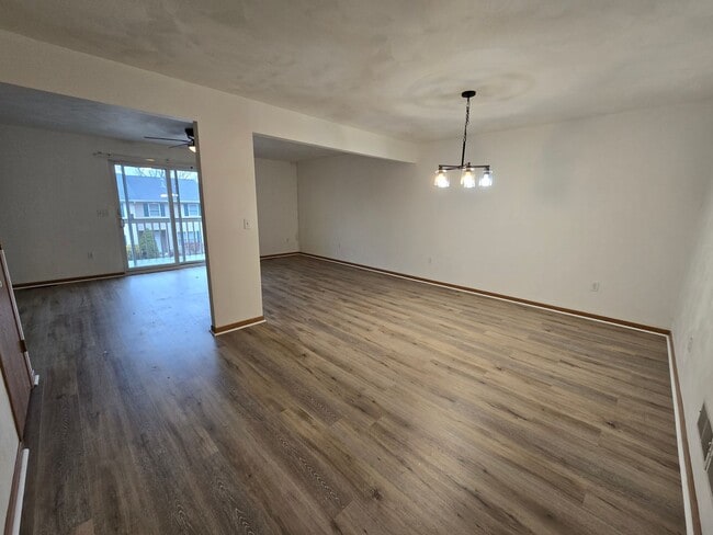 Building Photo - Large 2 Bedroom Townhouse - Burrell School District - Next to Hill Crest Country Club