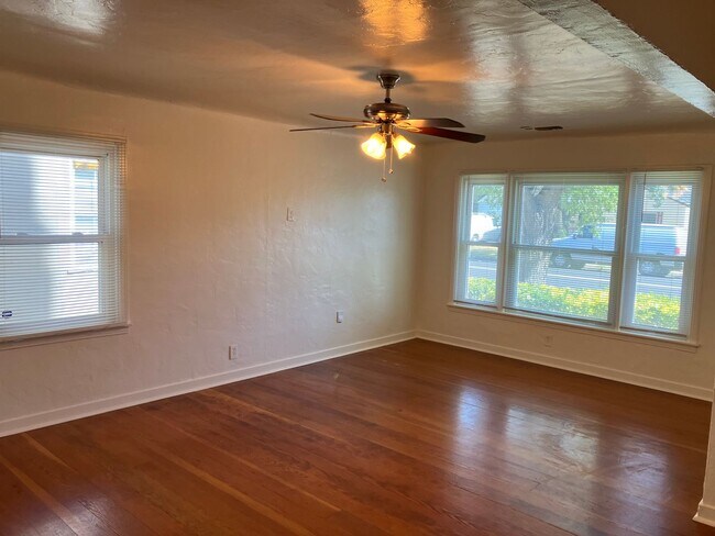 Building Photo - 2037 Miller Ave