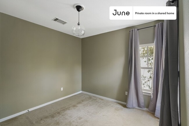 Building Photo - Room in Shared 5 bed/2.5 bath home