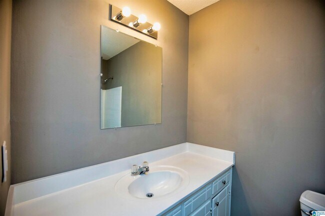 Foto del edificio - 3 Bedroom 1.5 Bath Home in Adamsville Area