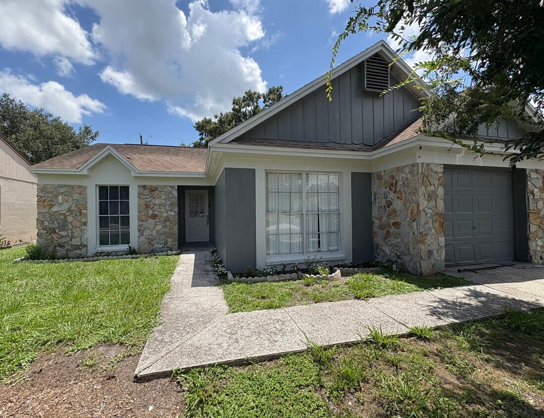 Foto principal - 8611 Misty River Ct