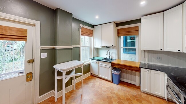 Foto del edificio - 8514 Shawnee St