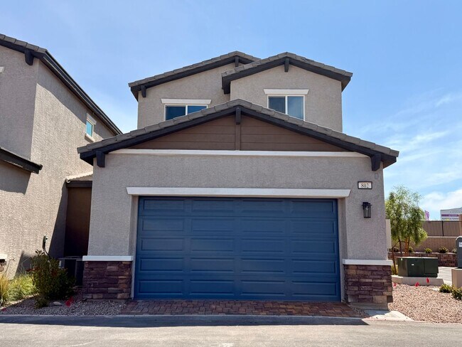 Building Photo - FULLY FURNISHED 3 BED 2.5 BATH 2 CAR GARAG...