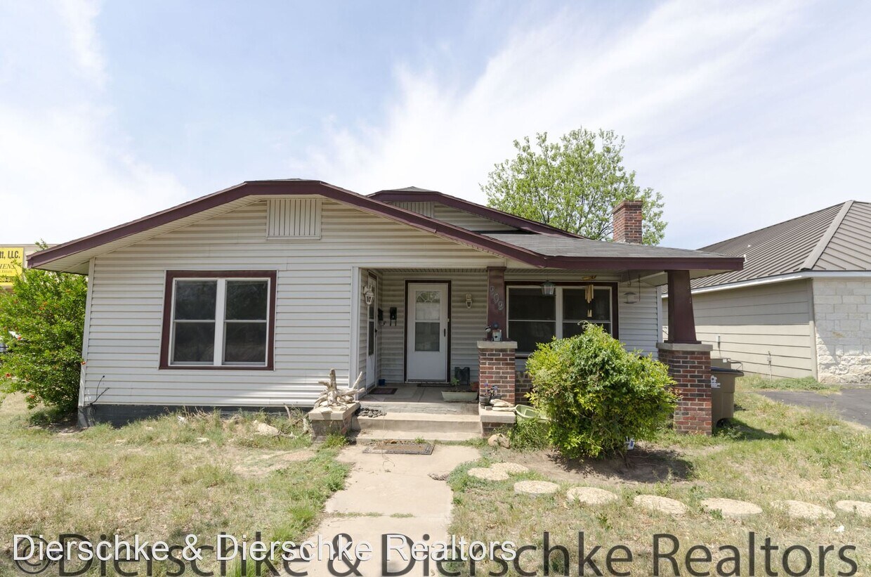2 br, 1 bath House 909 S. Abe Unit B House Rental in San Angelo, TX