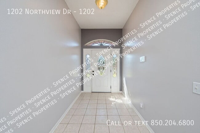 Building Photo - 1202 Northview Dr