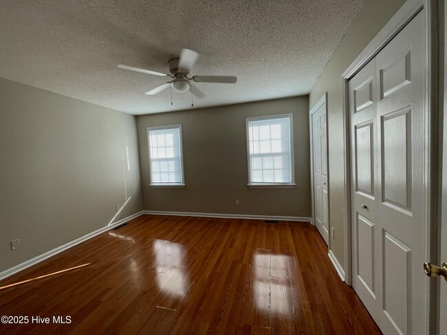 Foto del edificio - 3826 Sterling Pointe Dr
