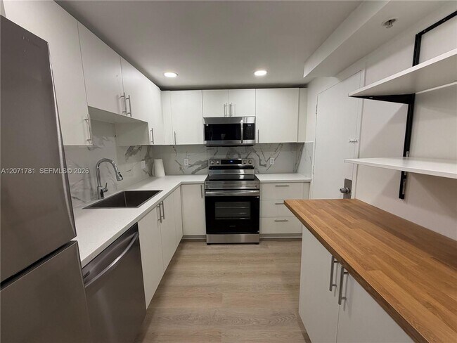 Foto del edificio - 400 Kings Point Dr