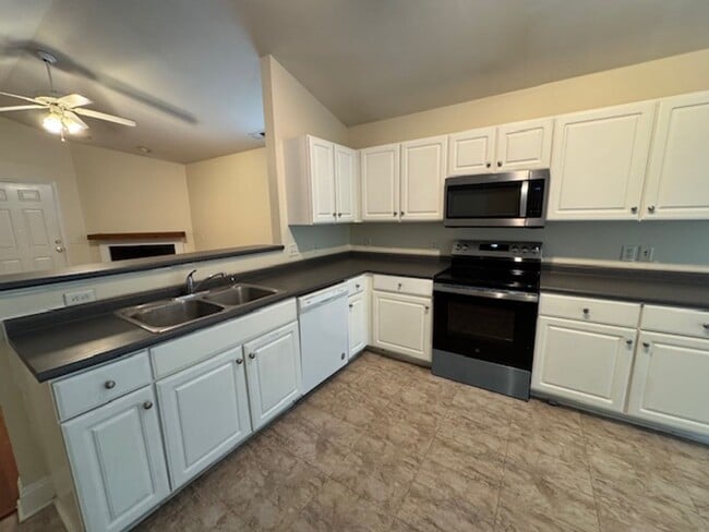 Building Photo - Home in Plantation Pointe