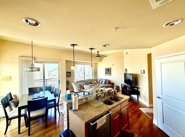 Foto del edificio - 215 Center St