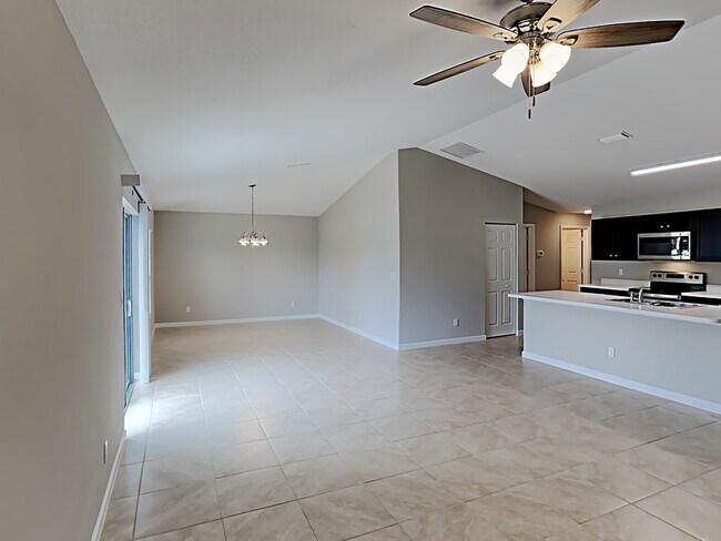 Building Photo - 2308 SW Savona Blvd