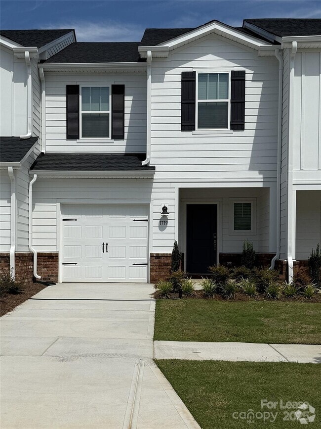 Building Photo - 1719 Braemar Vlg Dr