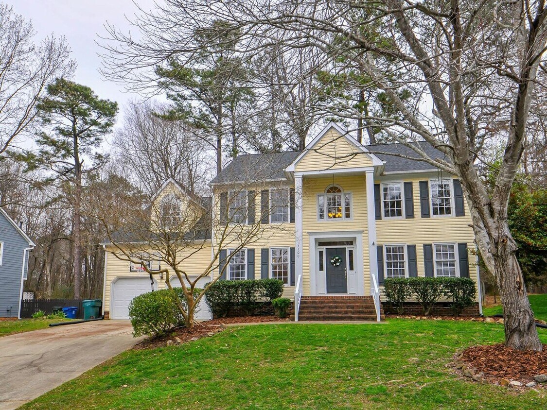 Primary Photo - Beautiful 4 Bedroom with Fenced yard! 15 M...