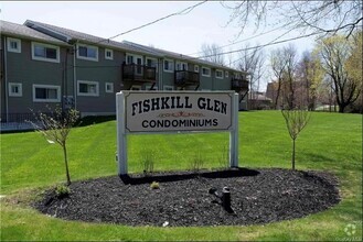 Building Photo - 11 Fishkill Glen Dr
