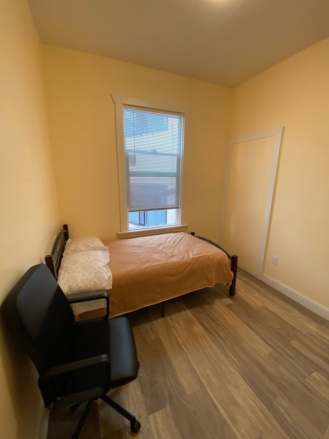 Photo - 1449 Powell St Apartment