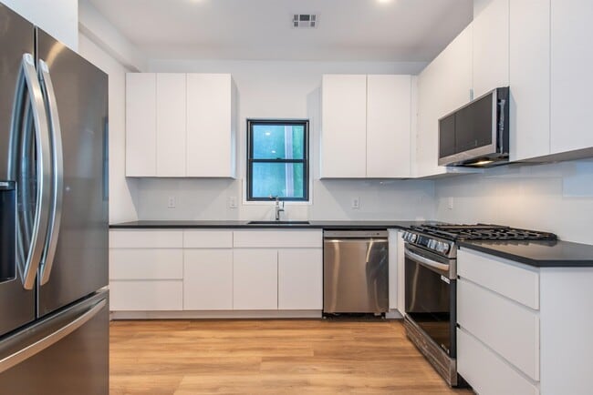 Building Photo - 206 Harrison Ave