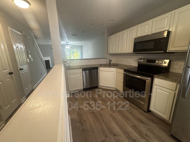 Building Photo - 6856 Cypress Tree Ln