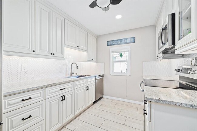Foto del edificio - 2694 Pinehurst Ave
