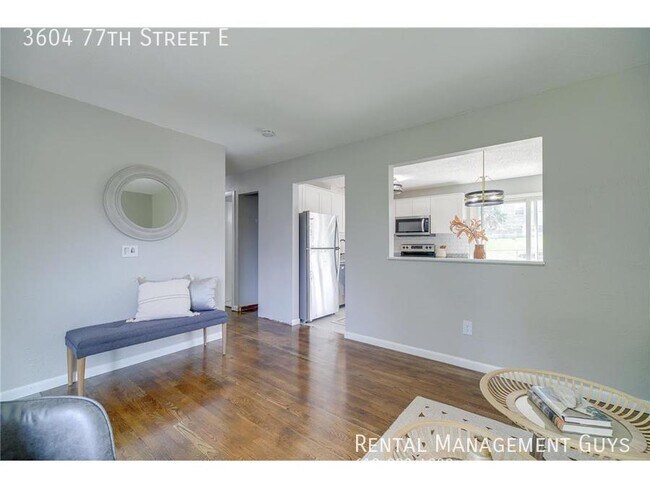 Building Photo - Beautiful 3 Bed 2 Bath Completely Remodele...