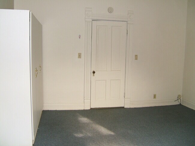 dormitorio - 102 S F St