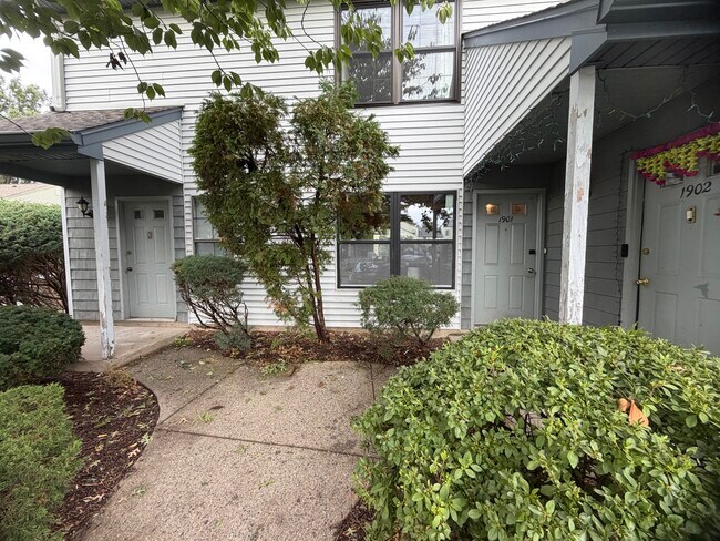 Main & Alternate Entrance - 1901 Woodbridge Commons Way