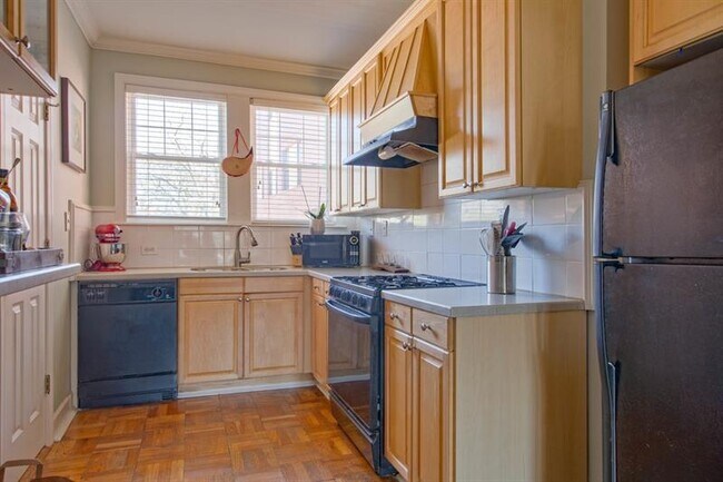 Building Photo - 878 Briarcliff Rd NE