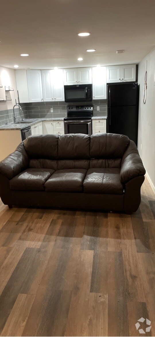 Apartments under C800 in Moose Jaw, SK 1 Rentals