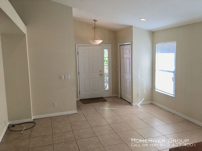Building Photo - 3/2 with screen porch & spacious yard
