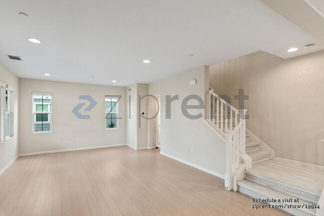 Building Photo - 5852 Flora Common