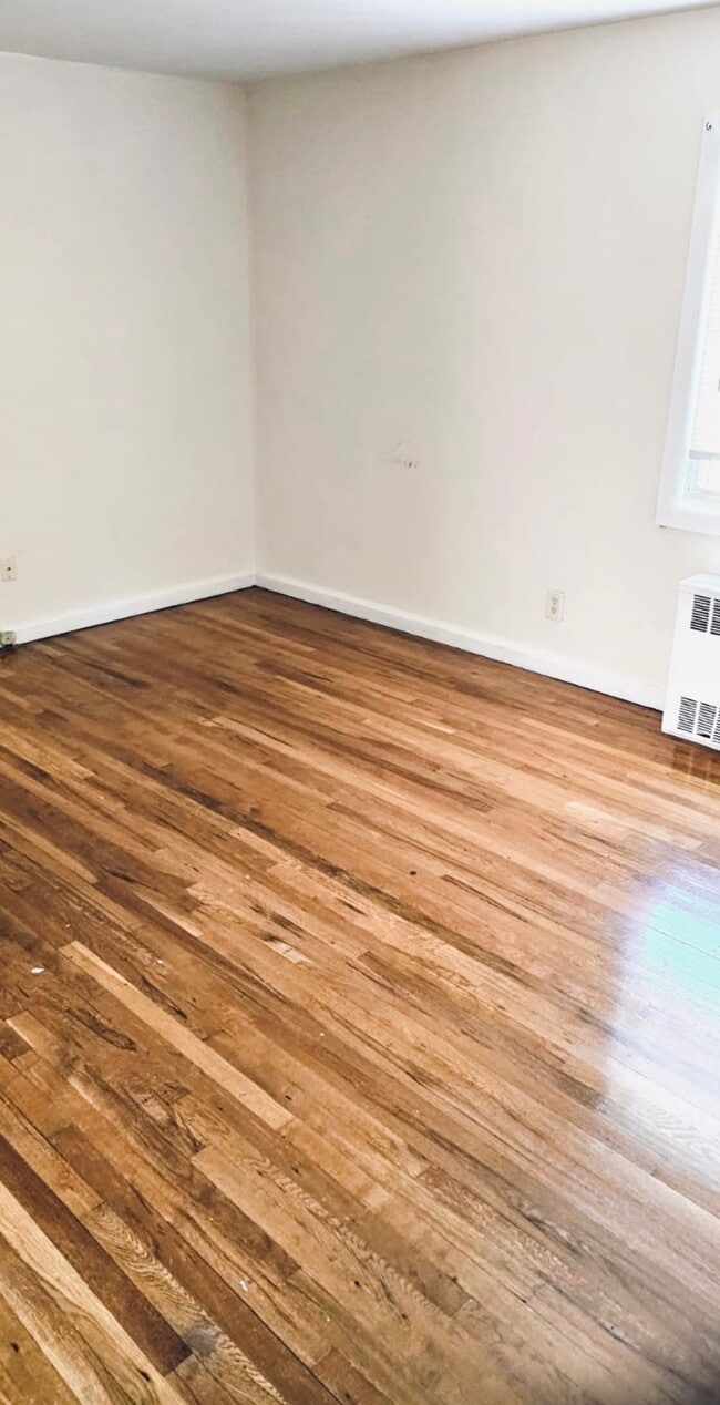 Building Photo - 5 Millers Ln