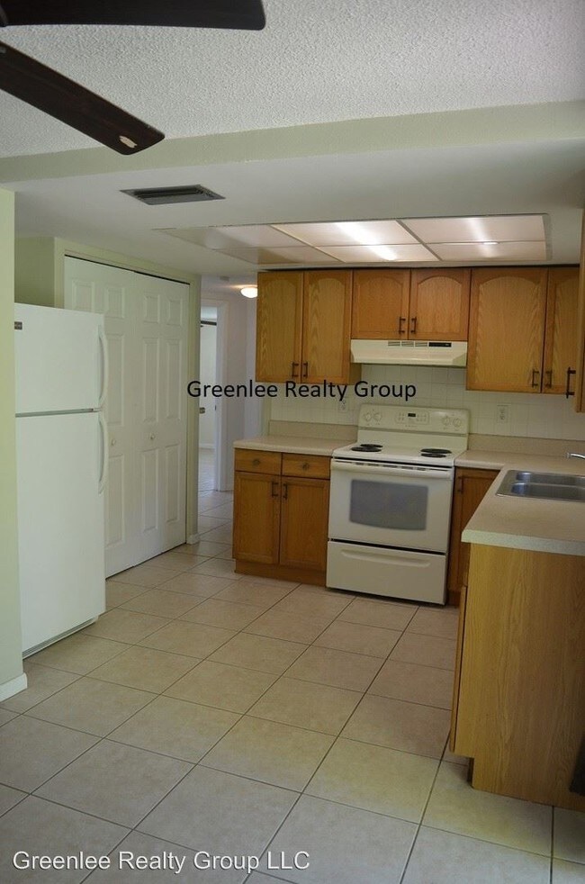 Building Photo - 2 br, 1.5 bath House - 7239 Redbud Ct