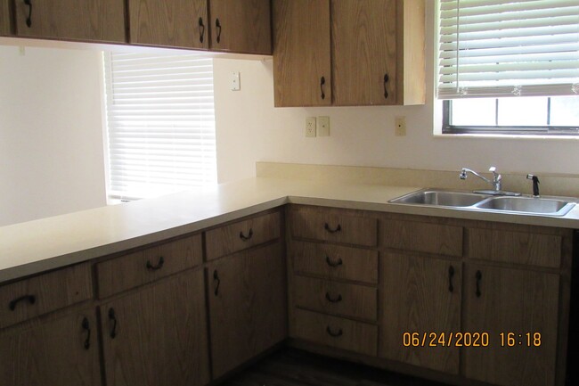 Building Photo - Newly renovated 3 bedroom 2 bath in Oaklan...