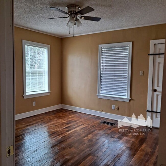 Foto del edificio - 2949 Yale Ave