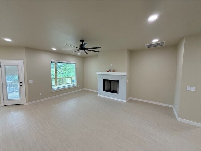 Foto del edificio - 1537 E 5th St
