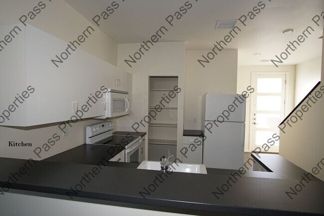 Building Photo - 6262 Woodrow Bean