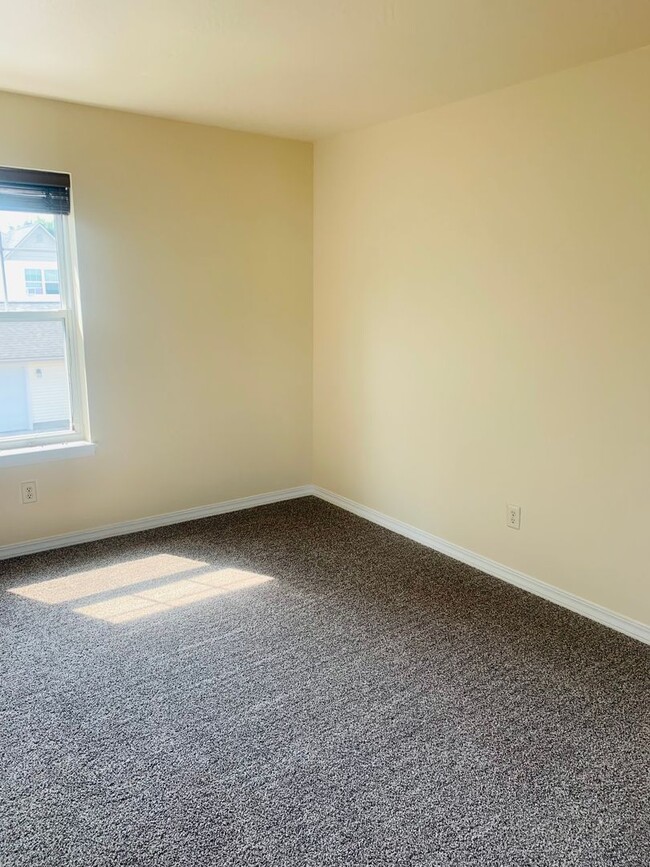Building Photo - Great Northside Townhouse!