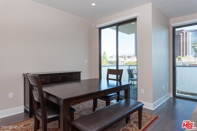 Building Photo - 3 br, 3 bath Condo - 11811 Kiowa Ave Unit 301