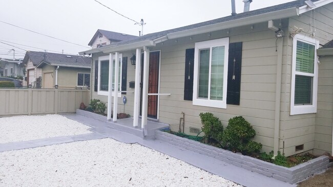 Building Photo - 5124 Burlingame Ave