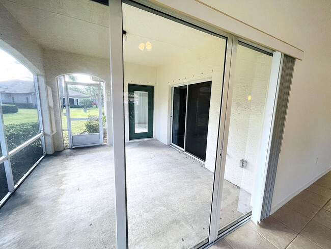 Building Photo - 1827 Sandhill Crane Dr