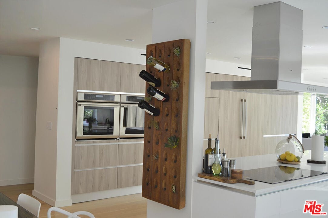 Primary Photo - 2248 Greenfield Ave