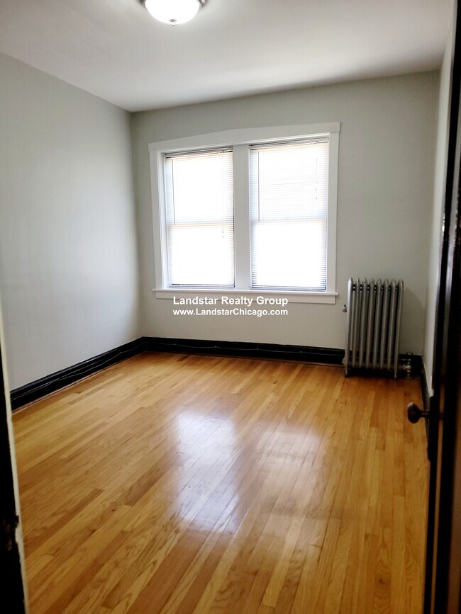 Foto del edificio - 3224 N Karlov Ave