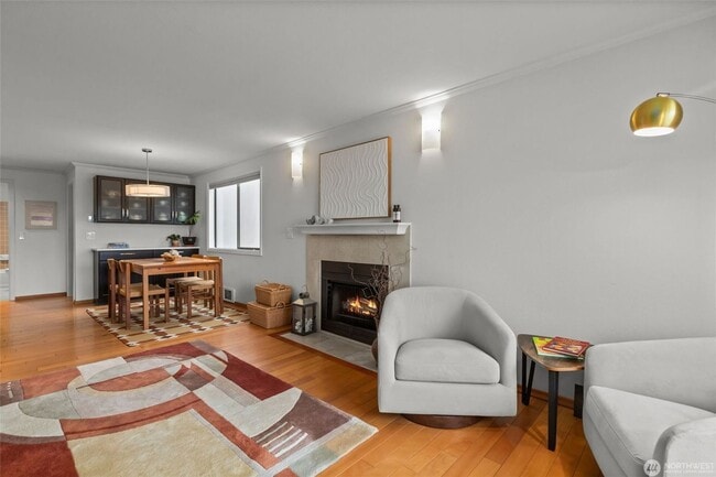 Building Photo - 2Bd/1.75Ba Seattle Condo