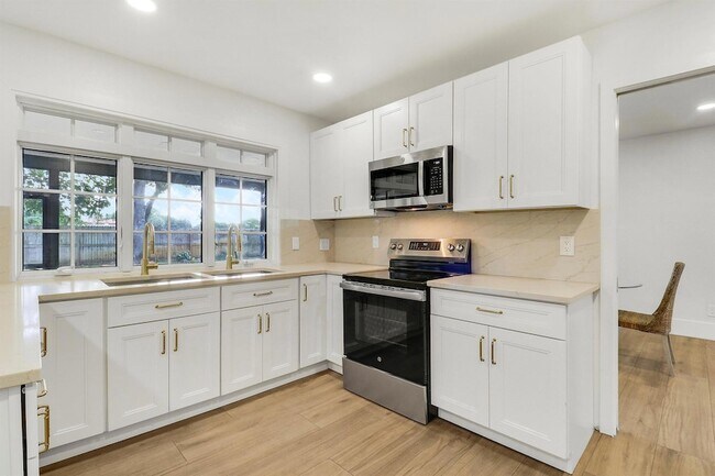 Foto del edificio - 1009 Alamanda Dr