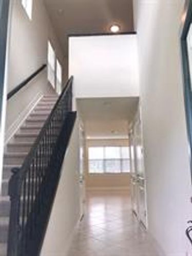 Building Photo - 1054 Banyan Dr
