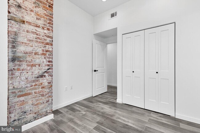 Building Photo - 506 H St NE