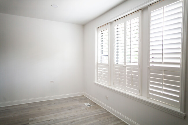 Living Space - 1456 W Polk St