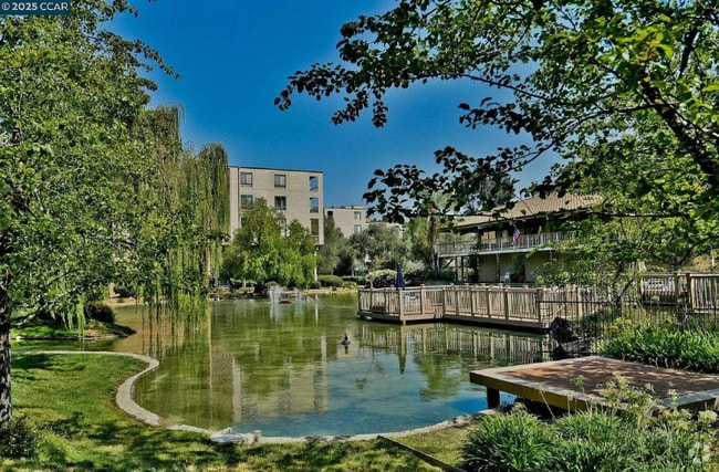 Building Photo - 202 N Civic Dr