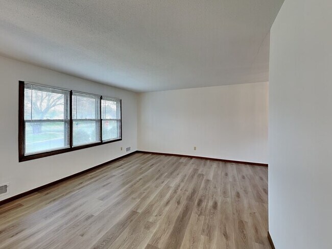 Foto del edificio - 8701 47th Ave N