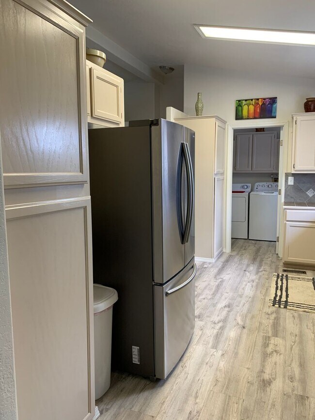 Building Photo - VACATION RENTAL-2 bedroom/2 bath