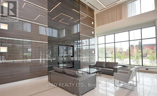 Photo du bâtiment - 3975-3975 Grand Park Dr
