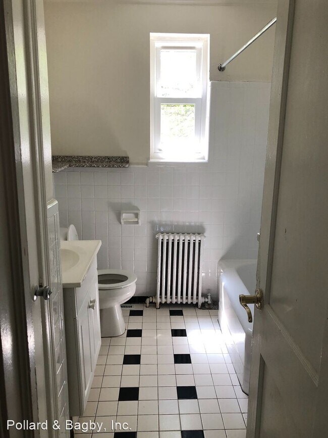 Building Photo - 3 br, 1.5 bath House - 6022 Club Road